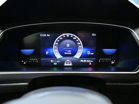 Used 2024 Volkswagen Tiguan SE image 41