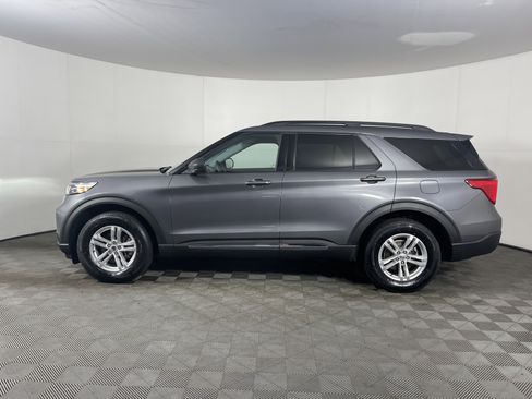 Used 2022 Ford Explorer XLT w/ Equipment Group 202A image 3