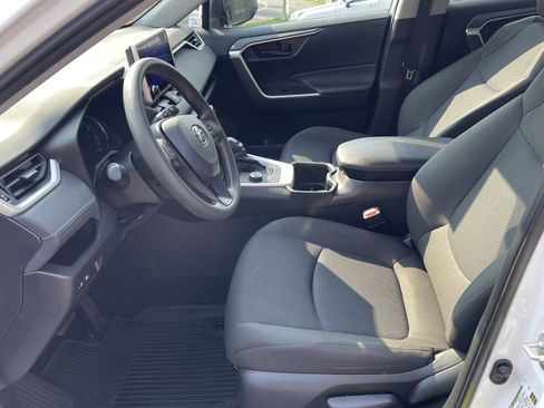 Certified 2024 Toyota RAV4 LE AWD/4WD image 10