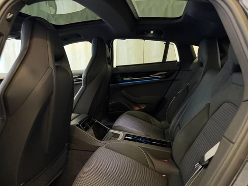 Certified 2025 Porsche Panamera 4 AWD/4WD image 24