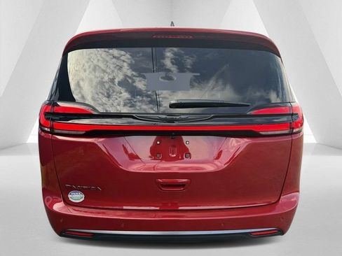 New 2026 Chrysler Pacifica Select FWD image 6