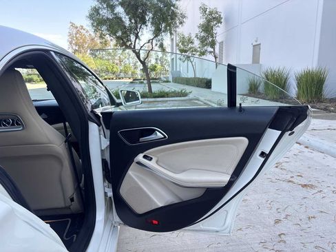 Used 2018 Mercedes-Benz CLA 250 image 13