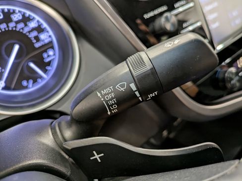 Used 2018 Toyota Camry SE FWD image 20