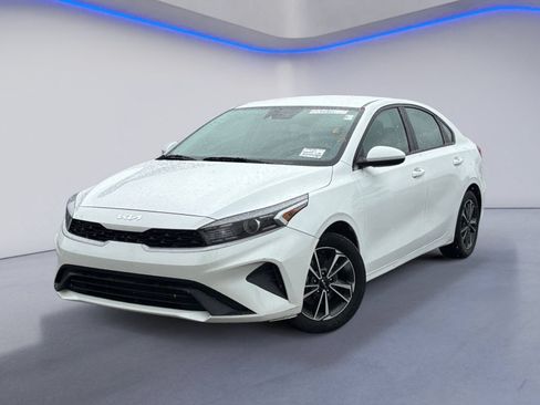 Used 2023 Kia Forte LXS FWD image 2