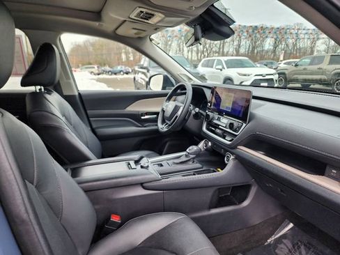 Used 2024 Toyota Grand Highlander Platinum image 11