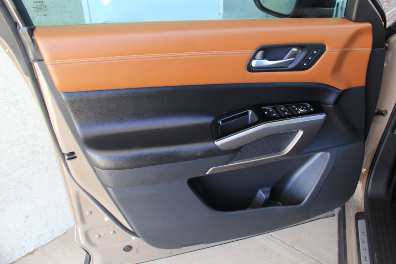 Used 2024 Nissan Pathfinder Platinum FWD image 22