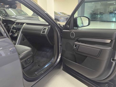 Used 2025 Land Rover Discovery Dynamic SE image 13