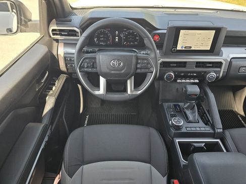 Used 2025 Toyota Tacoma TRD Off-Road AWD/4WD image 15