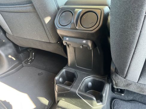 Used 2025 Jeep Wrangler Unlimited Sport AWD/4WD image 16