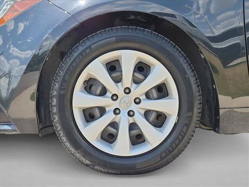 Used 2021 Toyota Corolla LE FWD image 20