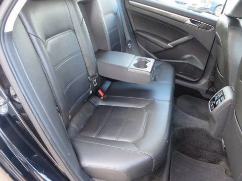 Used 2017 Volkswagen Passat 1.8T SE image 38