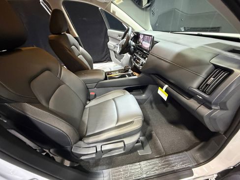 New 2026 Nissan Pathfinder SL image 19