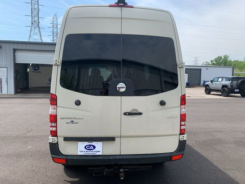 Used 2018 Mercedes-Benz Sprinter 2500 image 4