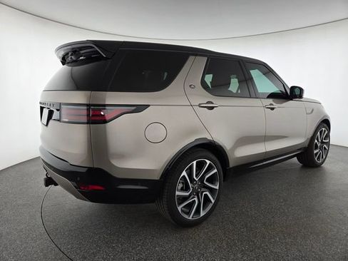 New 2025 Land Rover Discovery Dynamic SE AWD/4WD image 2