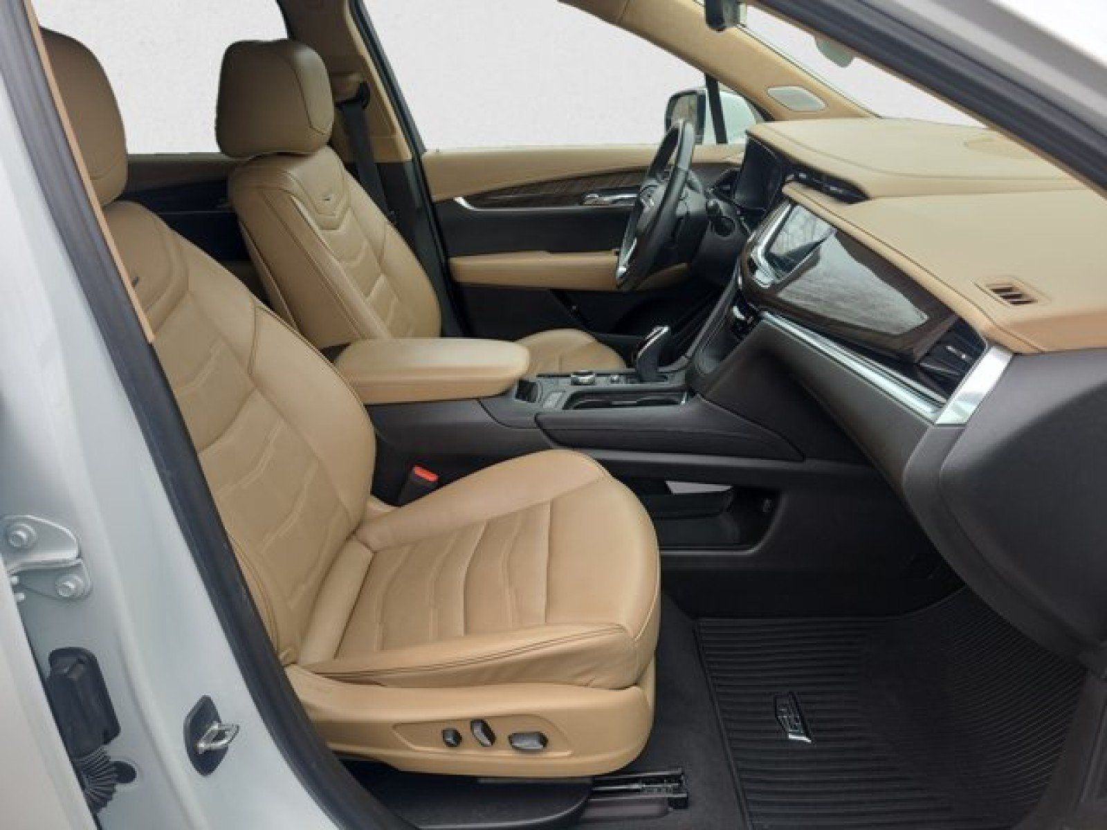Used 2023 Cadillac XT6 Premium Luxury w/ Platinum Package FWD image 22