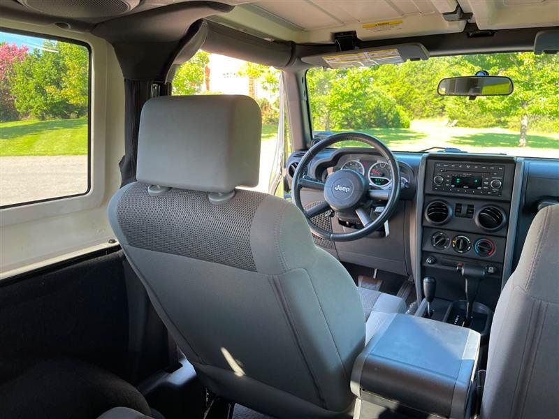 Used 2007 Jeep Wrangler Sahara w/ Dual Top Group AWD/4WD image 9