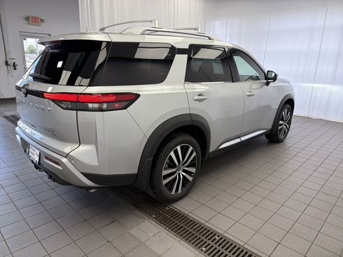 Used 2025 Nissan Pathfinder Platinum w/ Cargo Package AWD/4WD image 4