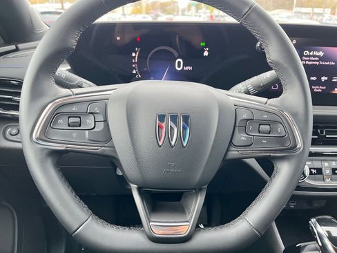 Used 2025 Buick Envista Sport Touring image 25