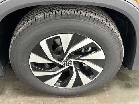 Used 2026 Volkswagen Tiguan S FWD image 5