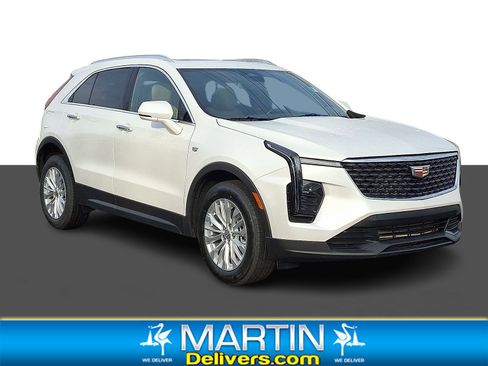 Used 2024 Cadillac XT4 Luxury w/ Cold Weather Package image 1