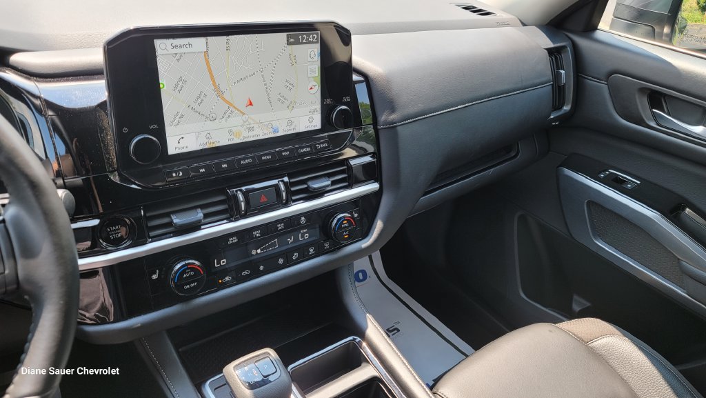 Used 2025 Nissan Pathfinder SL FWD image 21