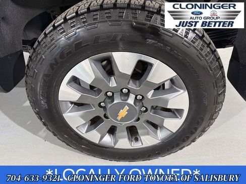 Used 2024 Chevrolet Silverado 2500 Custom w/ Custom Value Package image 8