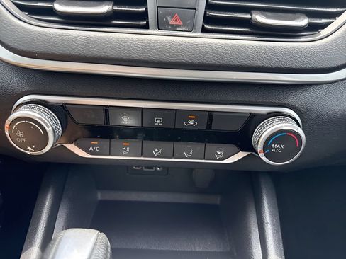 Used 2025 Nissan Altima 2.5 S FWD image 17