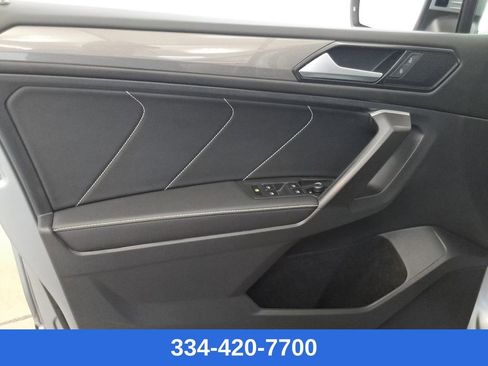 Used 2023 Volkswagen Tiguan SE image 17