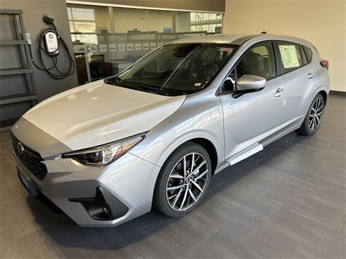 Used 2025 Subaru Impreza 2.0i Sport image 3