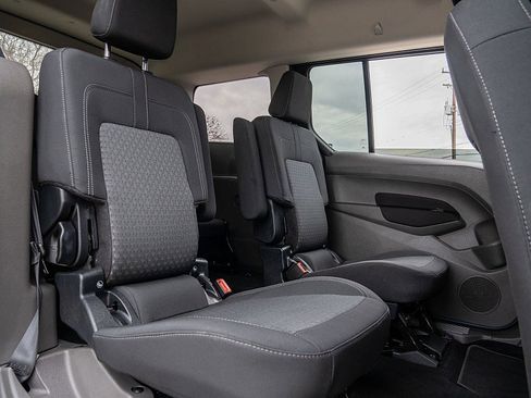 Used 2022 Ford Transit Connect XLT image 18