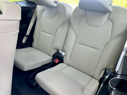 Used 2022 Volvo XC90 T6 Momentum w/ Advanced Package AWD/4WD image 14