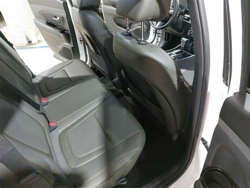 Certified 2025 Hyundai Santa Cruz Limited image 11