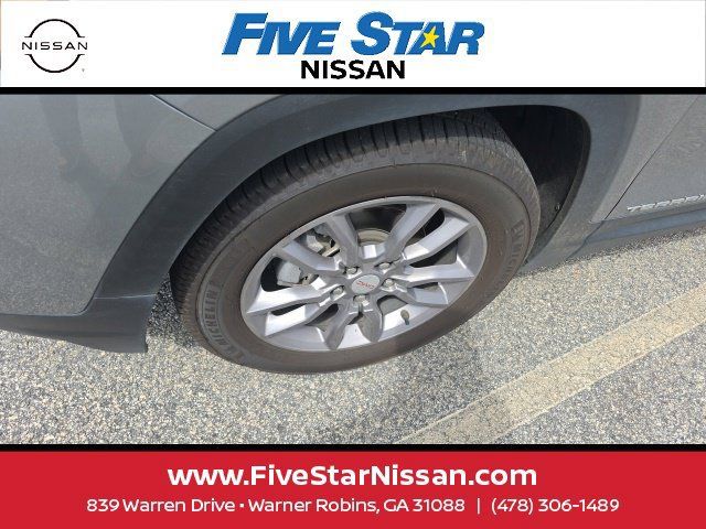 Used 2023 GMC Terrain SLT FWD image 2