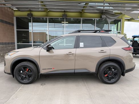 Used 2025 Nissan Rogue SV AWD/4WD image 7