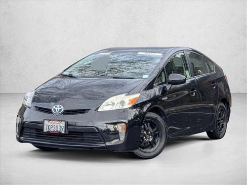 Used 2015 Toyota Prius Three image 1