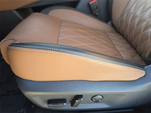 Used 2024 Nissan Rogue Platinum image 32