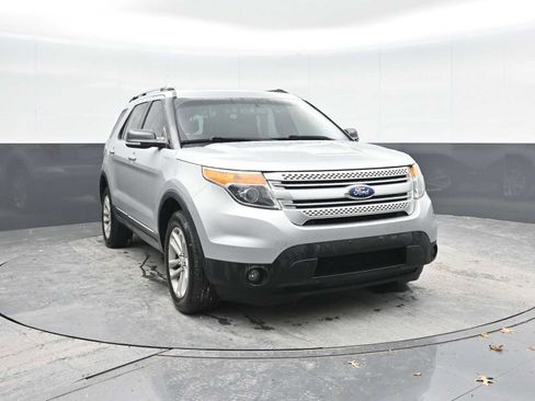 Used 2014 Ford Explorer XLT w/ Equipment Group 202A image 6