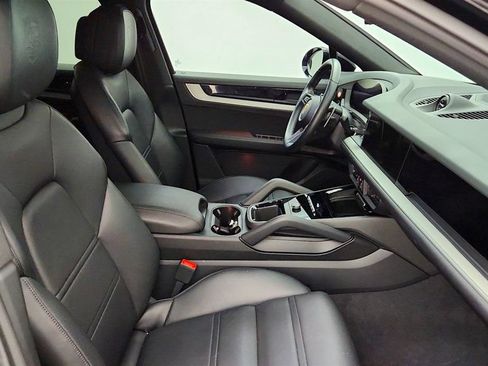 Used 2024 Porsche Cayenne Coupe AWD/4WD image 24
