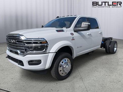 New 2026 RAM 4500 4x4 Crew Cab DRW image 2