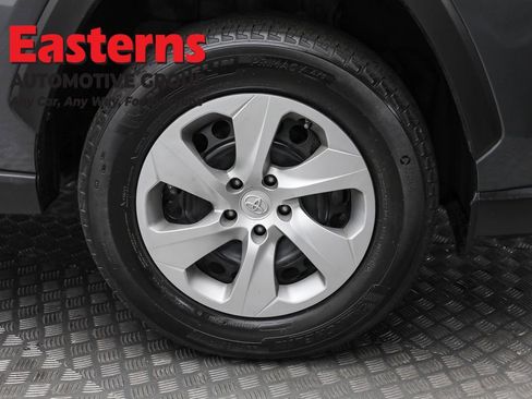 Used 2022 Toyota RAV4 LE image 31