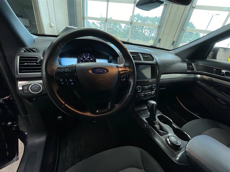 Used 2019 Ford Explorer XLT w/ Equipment Group 201A AWD/4WD image 13