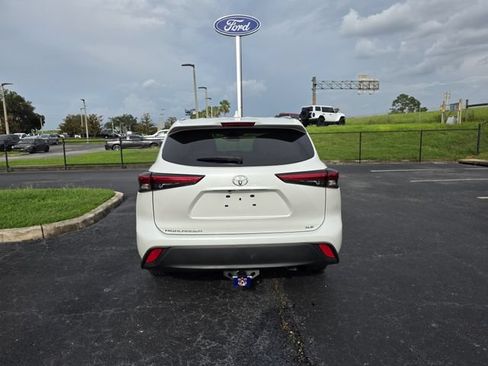 Used 2023 Toyota Highlander XLE FWD image 6