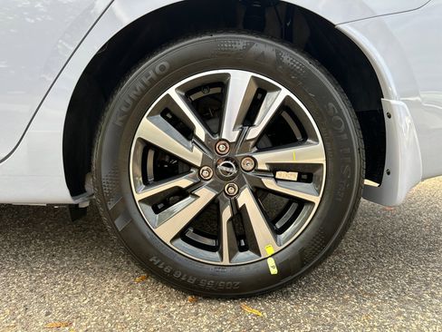 New 2025 Nissan Versa SV w/ Trunk Package image 19