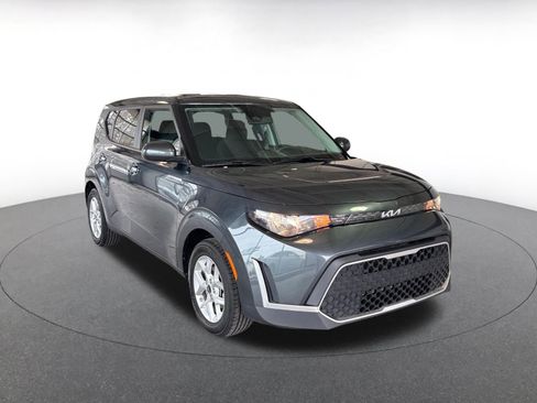 Used 2025 Kia Soul LX w/ LX Technology Package image 2