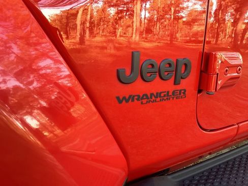 Used 2022 Jeep Wrangler Unlimited Sahara image 9