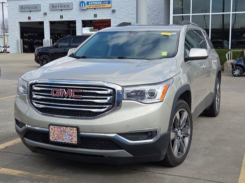 Used 2017 GMC Acadia SLT image 2