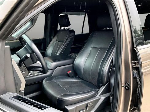 Used 2018 Ford Expedition XLT w/ Equipment Group 202A RWD image 7