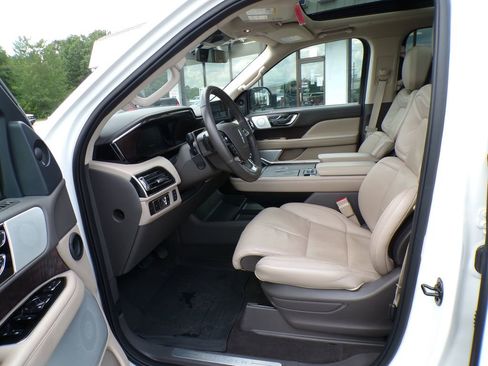 Used 2024 Lincoln Navigator L Reserve image 13