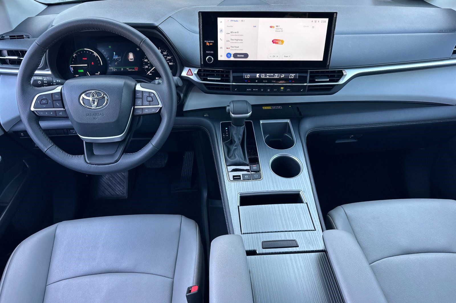 Used 2026 Toyota Sienna XLE FWD image 15