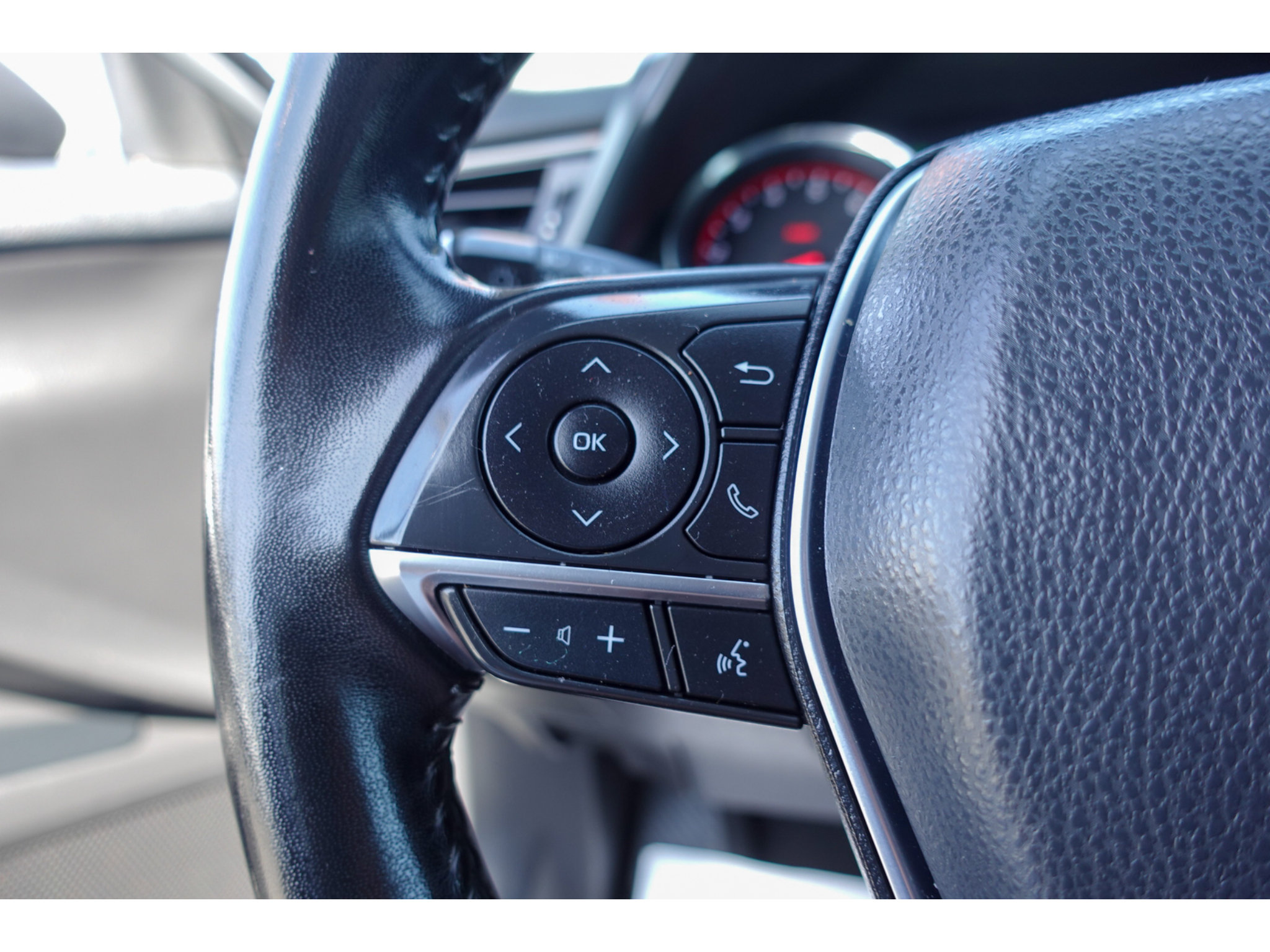 Used 2020 Toyota Camry XSE FWD image 15